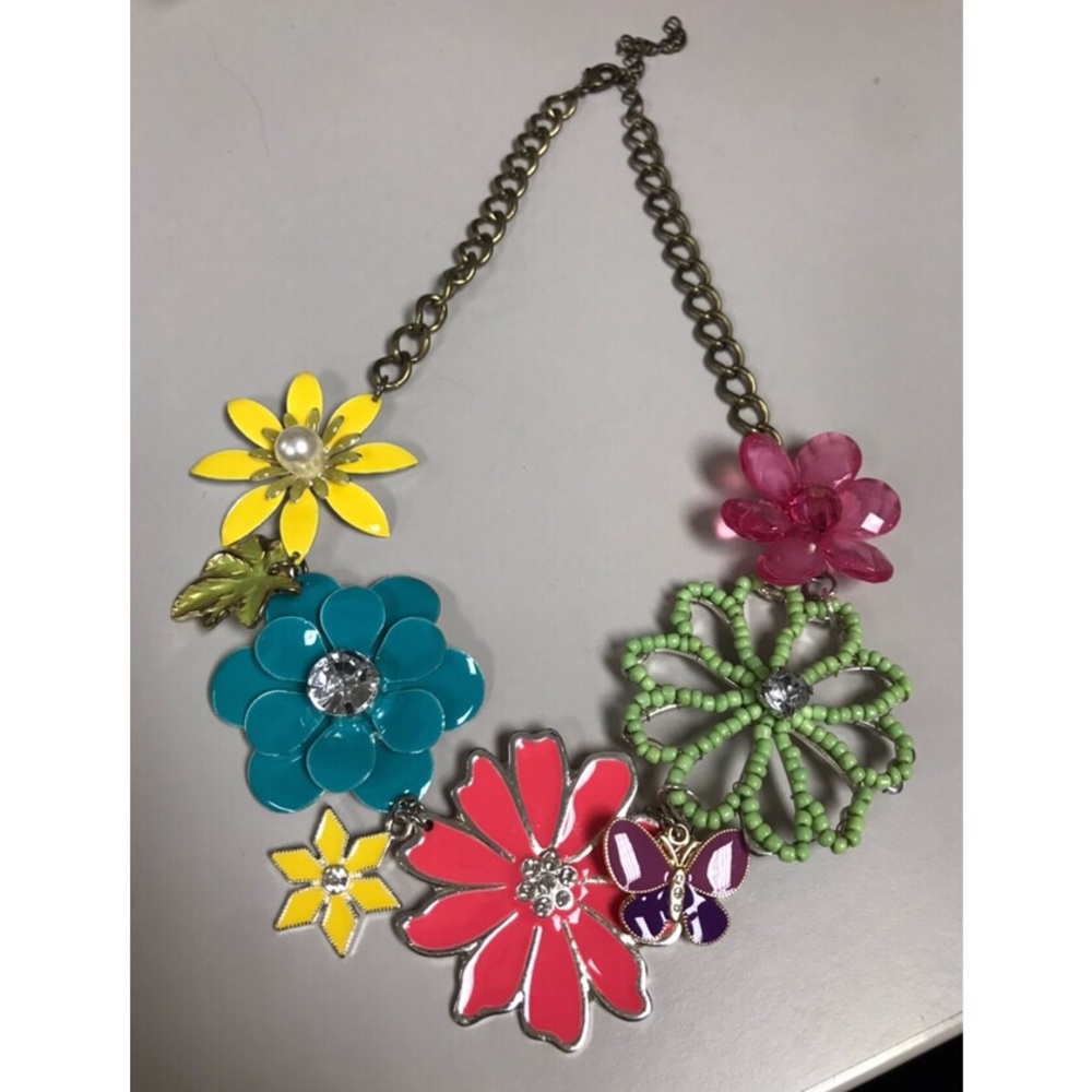 Floral necklace